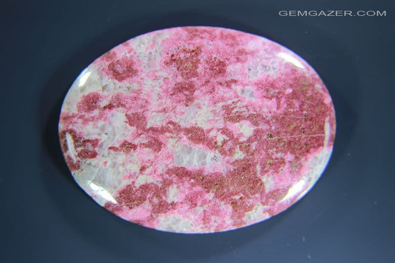 Thulite pink and red cabochon Norway 38 56 carats