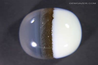 Tri-colour Opal cabochon, Brazil. 19.04 carats.