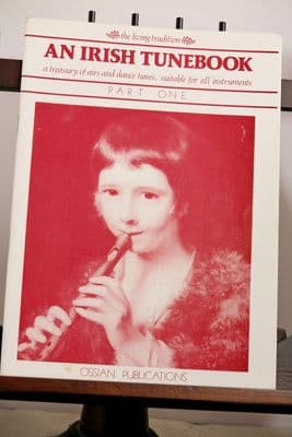 An Irish Tunebook Part 1 - A Treasury of Airs & Dance Tunes ed Loesberg J