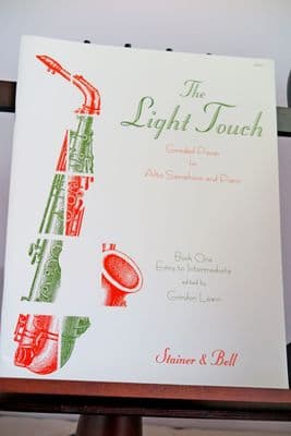 The Light Touch - Graded Pieces for Alto Saxophone & Piano Book 1  ed Lewin G
