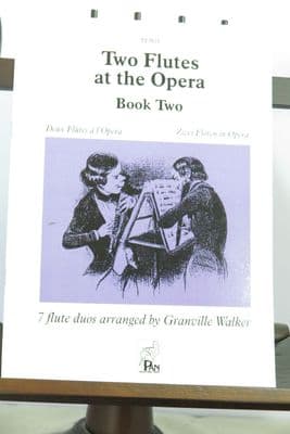 Two Flutes at the Opera Book 2 : 7 Flute Duos arr Walker G