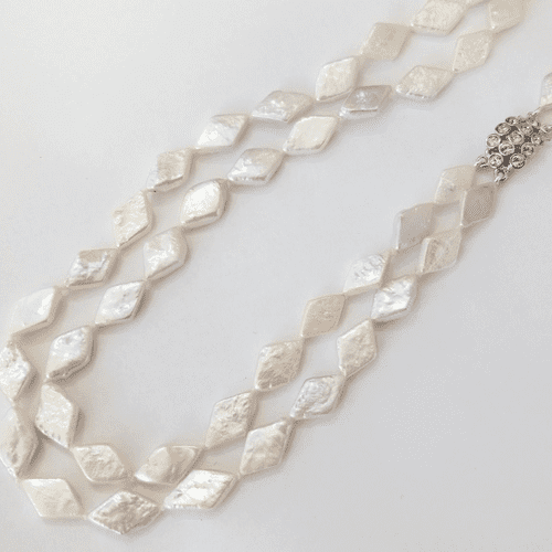 A Double Row of Diamond-Shaped Pearls
