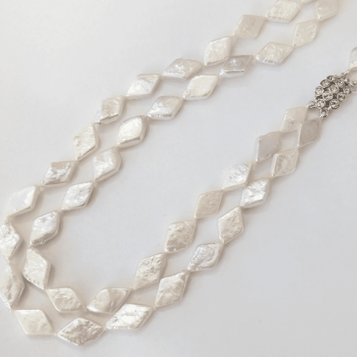 Pearl Diamond Pattern A Double Row of Diamond-Shaped Pearls