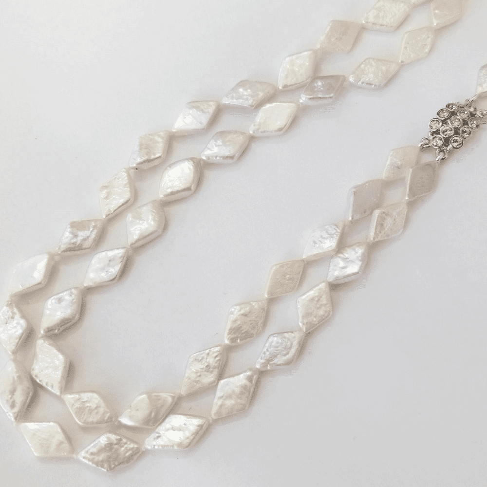 A Double Row of Diamond-Shaped Pearls