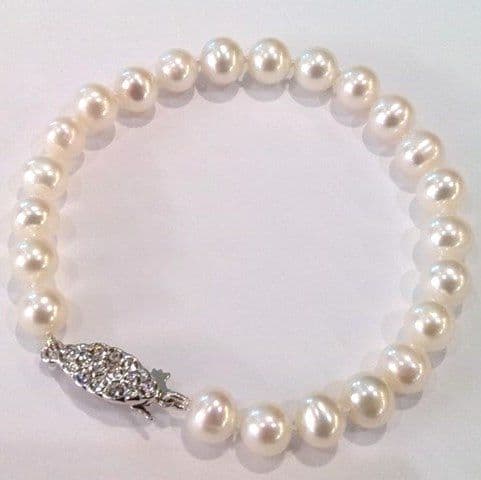 Grade A white pearl bracelet