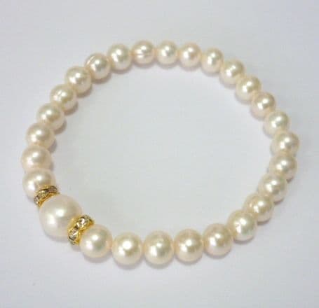 Pearl bracelet with featured 10 mm pearl and rhinestone spacers.