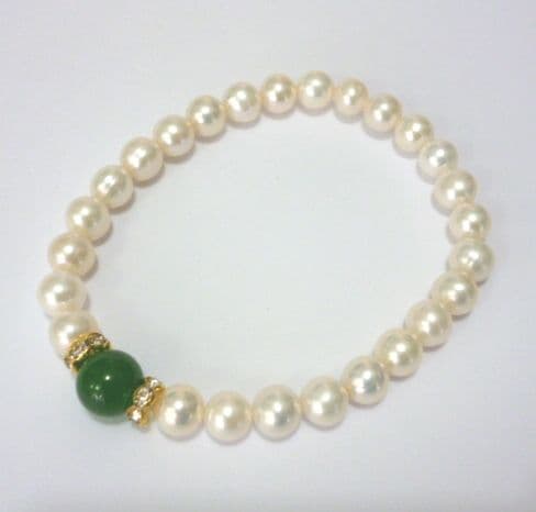 Pearl Bracelet with Jade Feature