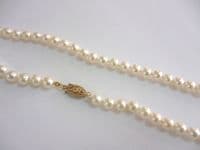 Small and perfectly formed - AA grade pearls and 9ct gold clasp
