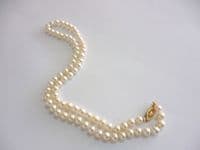 Small and perfectly formed - AA grade pearls and 9ct gold clasp