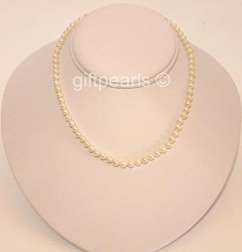 Small and perfectly formed - AA grade pearls and 9ct gold clasp