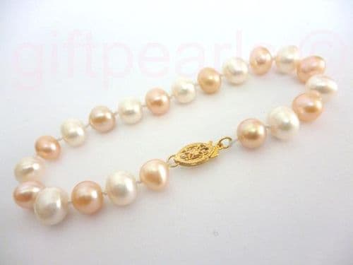 White and pink pearl bracelet with golden filigree clasp.
