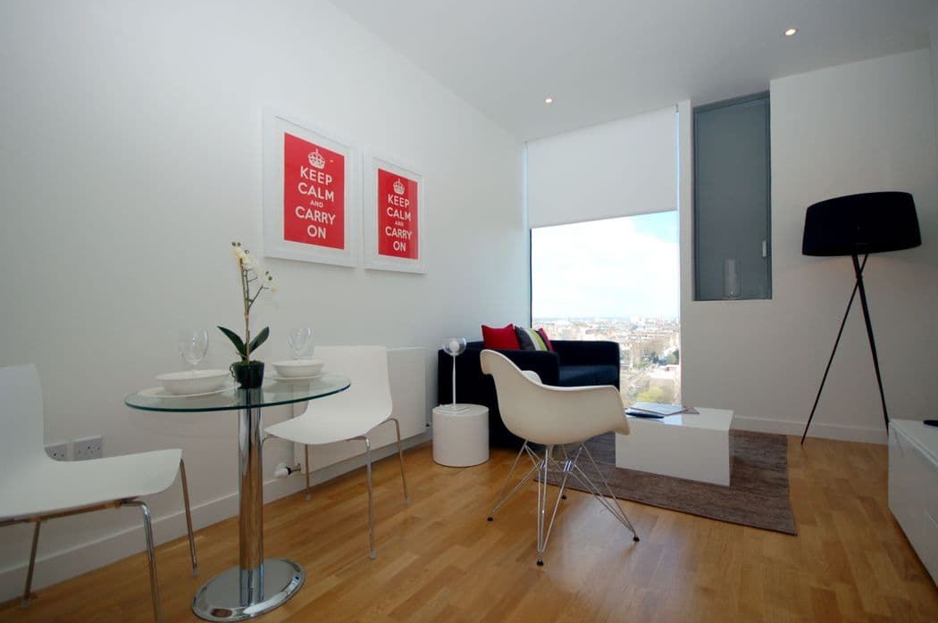 Glasgow Centre Pedestal Dining Table