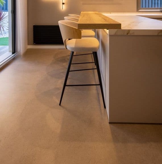 Wing Fixed Height Bar Stool