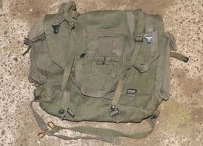 58 Pattern webbing. Packback.