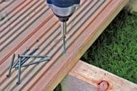 Buy 4.0mm x 25mm DECK-TITE® Decking Screws - Net-Coat® Green - Box of 200