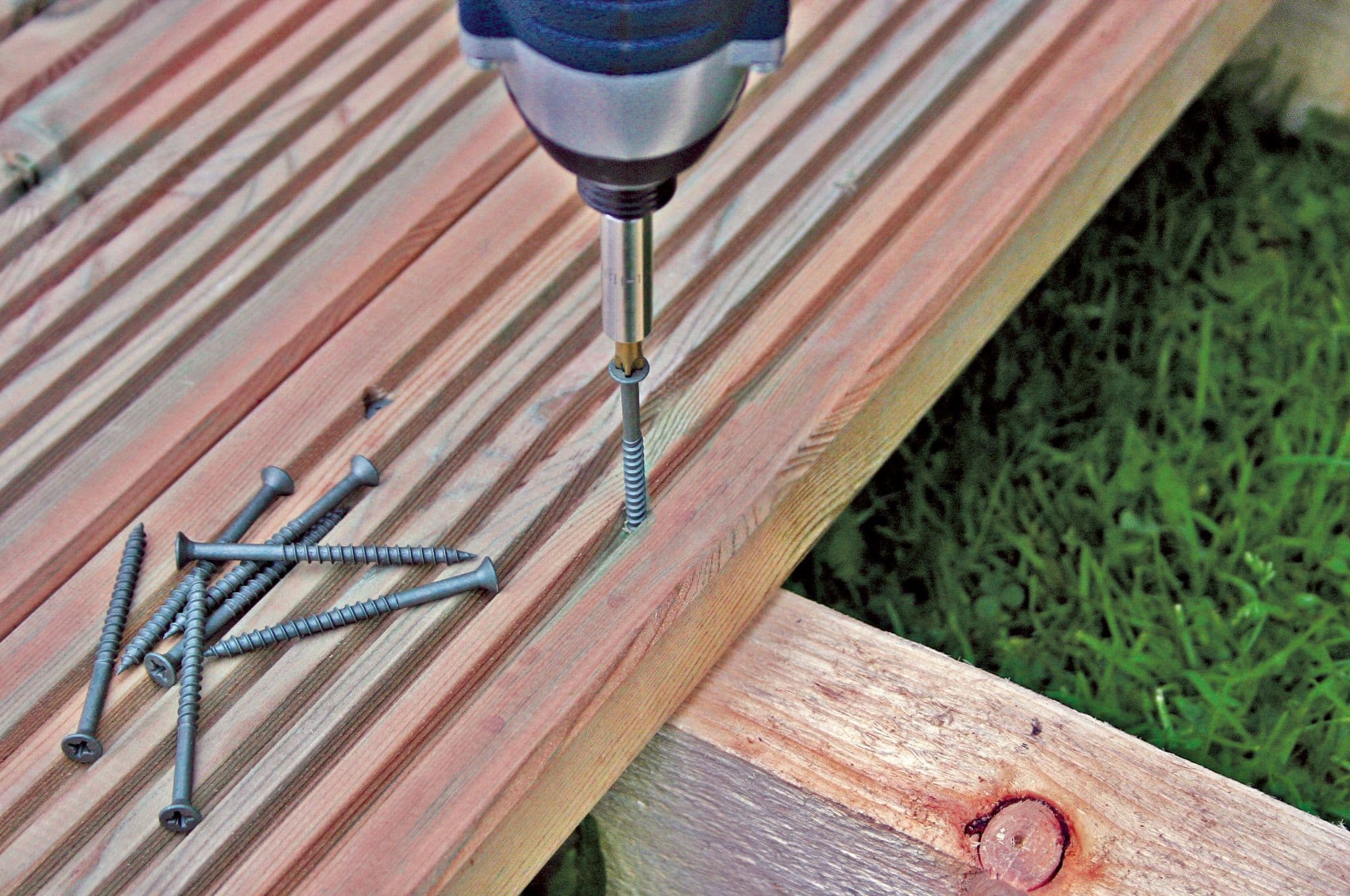 Buy 4.5mm x 75mm DECK-TITE® Decking Screws - Net-Coat® Green - Box of 200