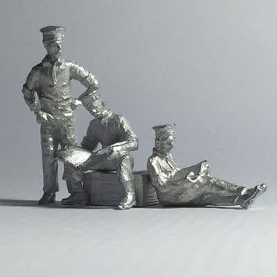 GM72025 British & Commonwealth Sailors, Ratings relaxing/reading