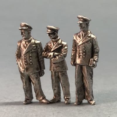 GM72029 Officers Standing(casual)