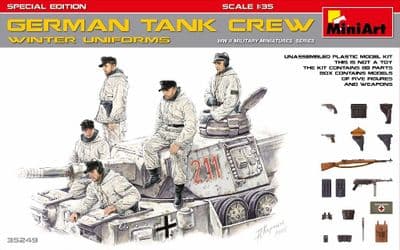 MT35249 German Tank Crew in winter uniforms (WWII) Special Edition