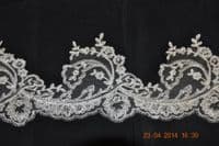 BO203 Scallop Edged Trim, beaded, ivory, 15 cm wide, per meter