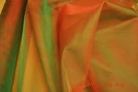 S3030 Two Tone Silk Organza, 107 cm, red shot green