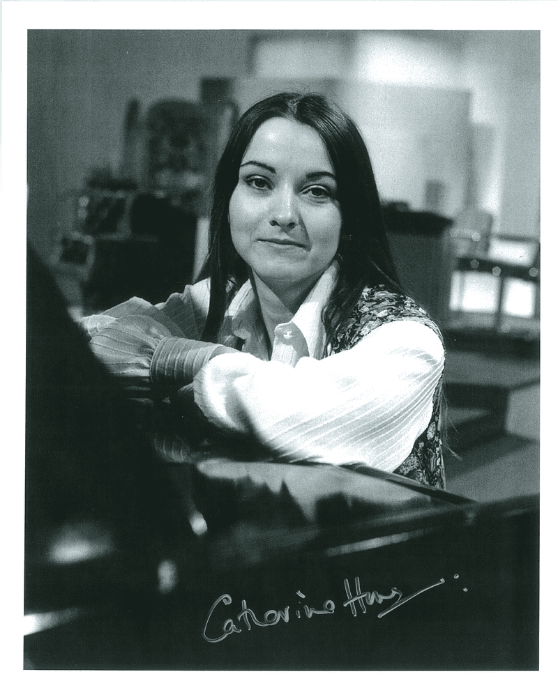 Catherine Howe DOCTOR WHO 'AraThe Underwater Menace' - 10x8 Genuine Signed Autograph 10673