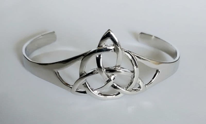 CHARMED TRIQUETRA BRACELET - 5108