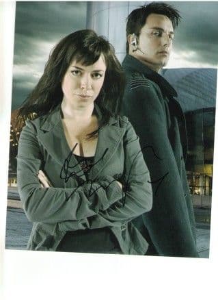 Eve Myles "Gwen Cooper" TORCHWOOD Genuine Signed Autograph 10 x 8 COA 814
