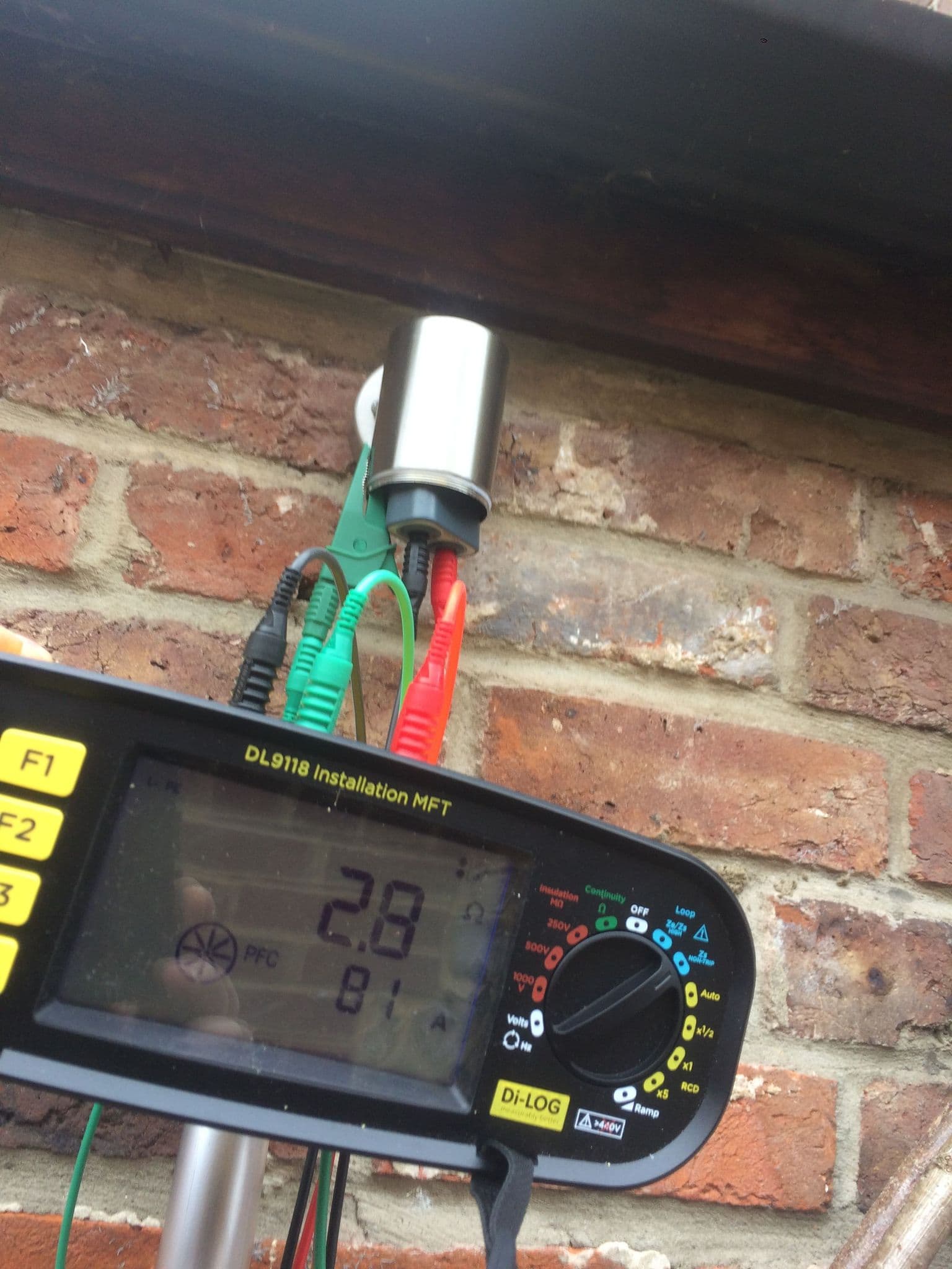 Earth Fault Loop Testing at Mains GU10 Exterior Wall Light (Testing by Hawthorn Electrics)