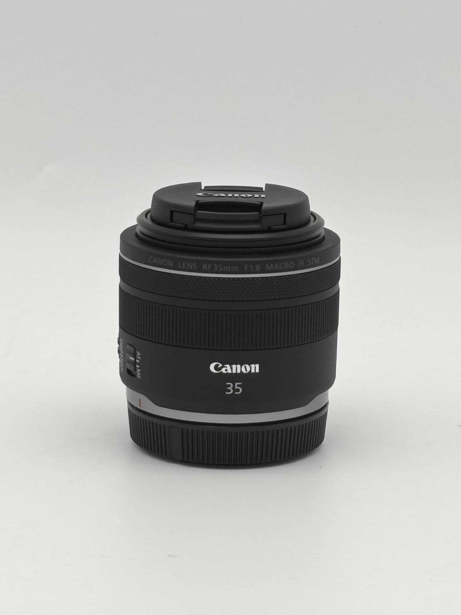 Canon RF 35mm f/1 8 Macro IS STM