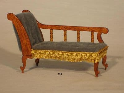 151. Chaise Longue