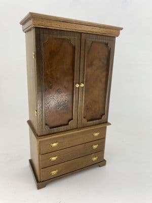 224. Linen Press Cupboard