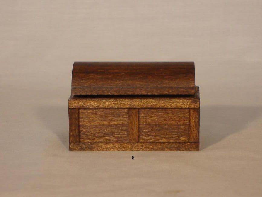 8 Tudor Trunk