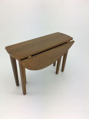 Drop leaf table