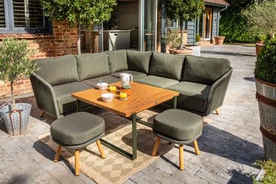 Hartman Eden Square Casual Dining Set