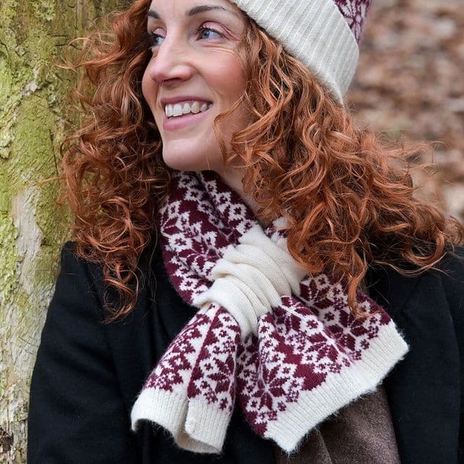 Burgundy and Cream Scandi Starflower Pull Through Scarf