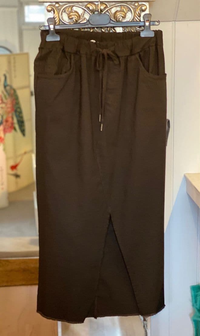 Magic Stretch Skirt With Slit - Brown