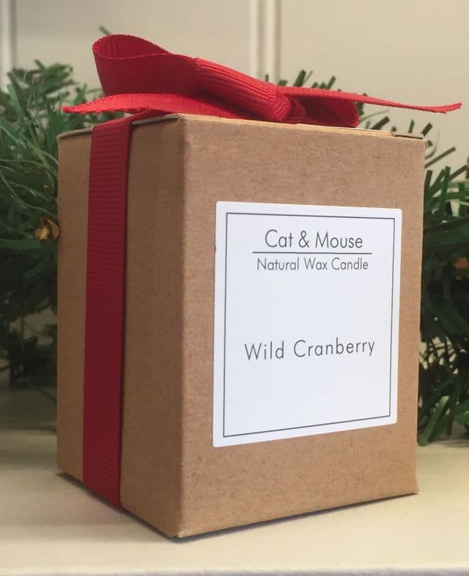 Scented Candle 20cl in a Gift Box - Wild Cranberry