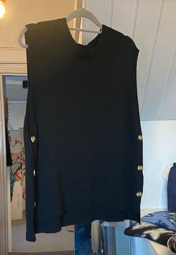 Side Buttons Knitted Vest - Black