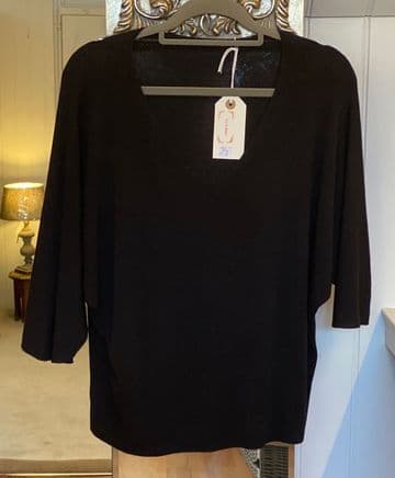 V Neck Light Jumper / Top - Black