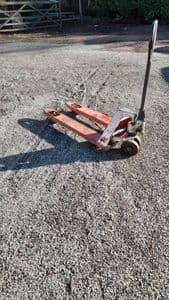 Pallet truck