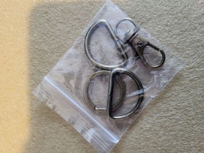 Lizzy Long Legs bag Handle & Key ring