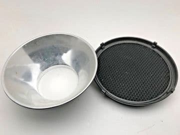 BOWENS L TYPE MAXI LITE REFLECTOR WITH DETACHABLE MEDIUM HONEY COMB GRID