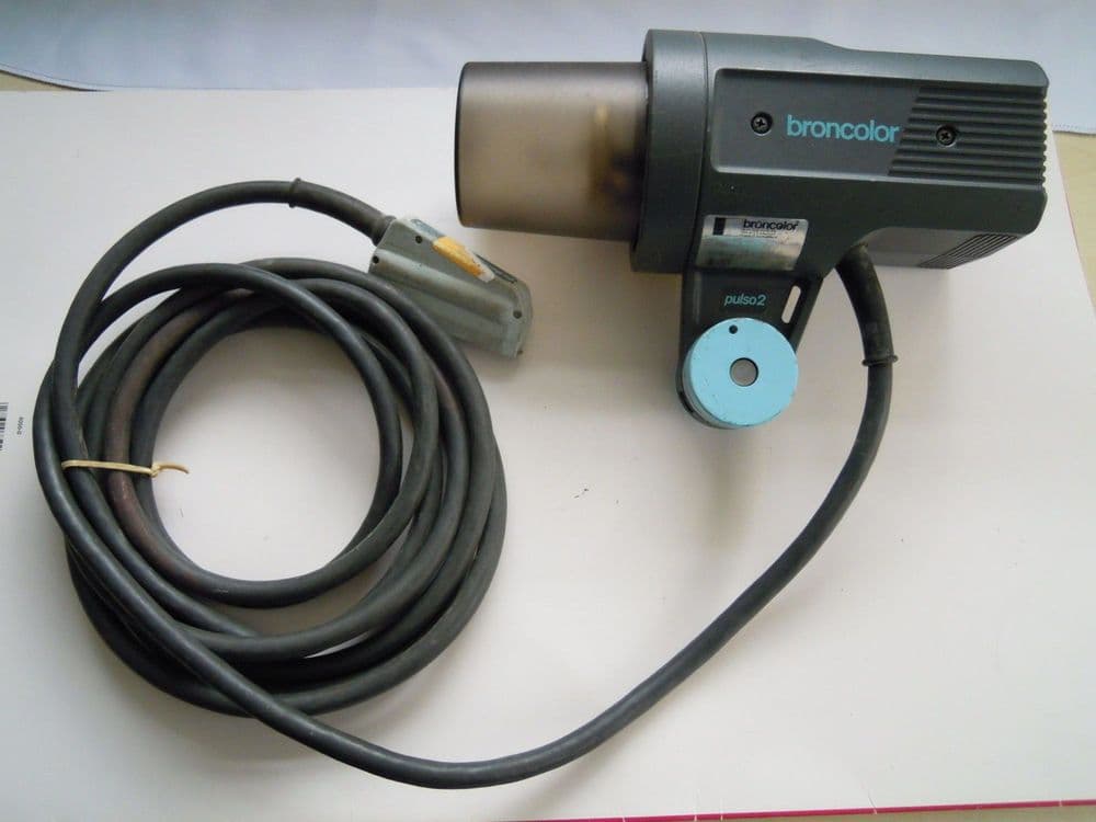 A Broncolor Pulso G Flash Head, Type 32 121.01-16, 3200J flash tube A Broncolor Pulso G Flash Head, Type 32 121.01-16, 3200J flash tube
