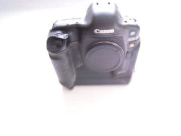 Canon EOS 1Ds 11.1 MP Digital SLR Camera - Black (Body Only)