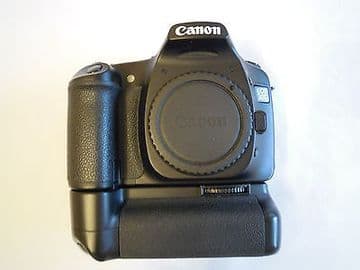Canon EOS 30D 8.2 MP Digital SLR Camera PLUS BATTERY GRIP, 2 BATTS AND CHARGER