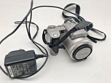 Fuji Finepix 4900 compact camera