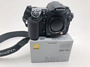Fuji S5 , Nikon used body for design, camera body