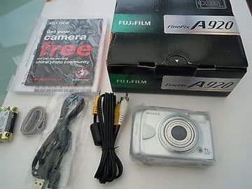 Fujifilm FinePix A920 9.0 MP Digital Camera - Silver