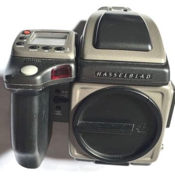 HASSELBAD H1 BODY AND PRISM WITH BATTERY AND CHARGER